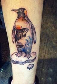 Penguin tattooobraz bardzo ładny wzór tatuażu pingwina