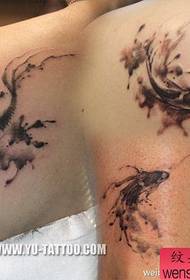 trzy piękny wzór tatuażu kałamarnicy w stylu atramentowym