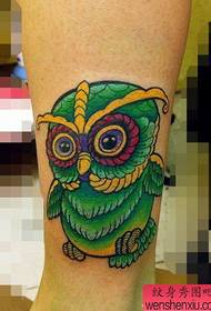 Miguu maarufu mfano wa owl tattoo