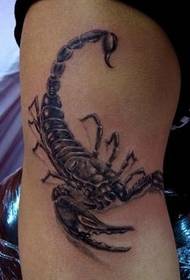 Patrón de tatuaje de escorpión: un patrón de tatuaje de pinzas de brazo