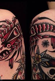 modello tatuaggio pinzette spalla