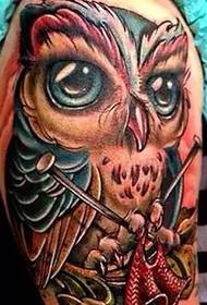 un groupe de tatouages de hibou naturels