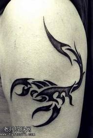 patró de tatuatge d'escorpí de personalitat del braç