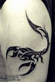 modello di tatuaggio scorpione personalità braccio