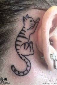 الأذن وخز القط نمط الوشم