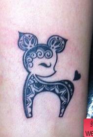 Meedchen Been léif Totem Fawn Tattoo Muster