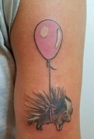 i ragazzi sul braccio dipingevano palloncini lineari sfumati e immagini di tatuaggi riccio