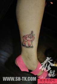 modello di tatuaggio carino carino elefantino ragazze