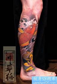 日本黄炎纹身作品欣赏:腿部传统鲤鱼纹身图片,鲤鱼纹身图案