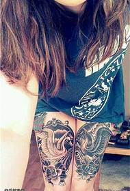 Убав гласник чист симбол на шемата за тетоважа на лебеди