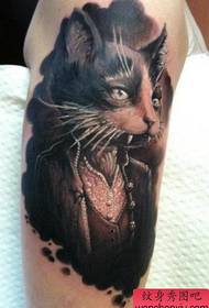 给大家欣赏一幅个性猫人纹身作品