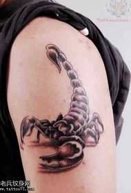 Ingalo ebukekayo ye-scorpion tattoo iphethini