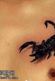 krūškurvja skorpiona totēma tetovējuma modelis