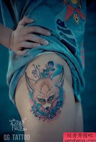 女生腿部流行可爱的狐狸纹身图案