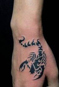 Tigre bocca personalità moda scorpion totem tattoo