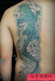 mannlig tilbake et tatoveringsmønster for farge firfirsle