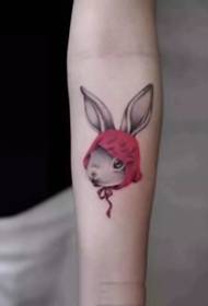 un conxunto de simples tatuaxes con animais para o brazo e a becerra