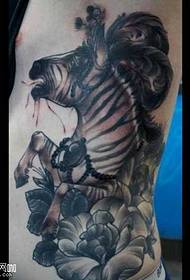 motivo tatuaggio zebra in vita