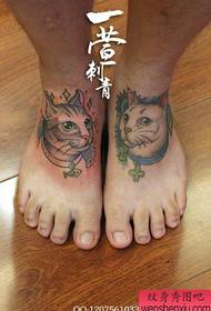Patrón de tatuaje de gato clásico empeine