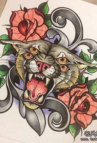 populärt väldigt stiligt en tatuerad mönster med leopardhuvud