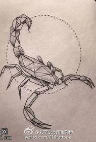 ຈຸດທີ່ລຽບງ່າຍແລະດີເລີດຂອງຮູບແບບ tattoo scorpion
