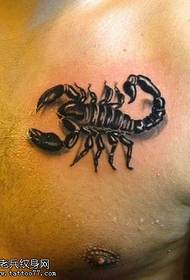 krūtinės mados skorpiono tatuiruotės modelis