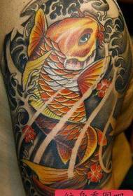liels tradicionālais kalmāru tetovējums