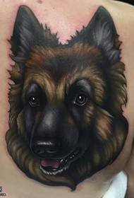 spalle realista modellu tatuaggio di cane di lupu realista