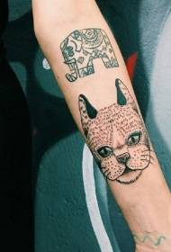 Kitty tattoo padrão de tatuagem gatinho impertinente e hábil