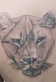 modello di tatuaggio geometrico naturale scenario