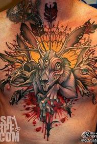 un fantastico disegno del tatuaggio del coniglio per il petto maschile