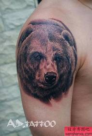 käsi komea klassinen harmaa karhun tatuointikuvio