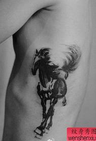 vita laterale un modello di tatuaggio cavallo stile pittura a inchiostro