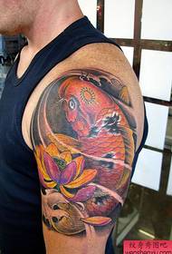 grote arm lotus inktvis tattoo patroon