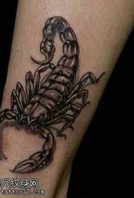 ຮູບແບບ tattoo scorpion ສີດໍາ