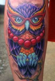 Un modello di tatuaggio gufo in stile europeo e americano