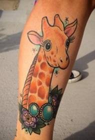 lainlaing disenyo sa bulak nga giraffe nga hayop nga tattoo