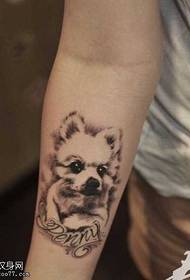 узорак тетоважа животињског пса на рукама