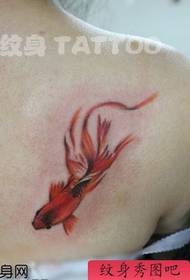 kev zoo nkauj rov qab tsuas yog zoo nkauj Me goldfish tattoo qauv