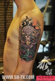 arm populær pop en ugle tatovering mønster