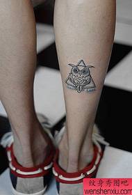 perna patrón de tatuaxe de curuxa pequena