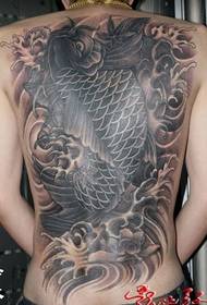 un motif de tatouage de calmar gris noir