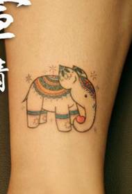 nena perna de elefante patrón de tatuaxe de elefante lindo