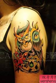 ຮູບແບບ tattoo ສາວ owl ຍອດນິຍົມຂອງແຂນ