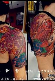 babaye nga bukton hangtod kolor kolor nga sidsid ug pattern sa tattoo sa chrysanthemum