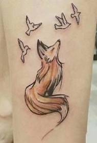 Fox Tattoo: fankasitrahana ireo modely vita amin'ny alikaola kely vaovao 18