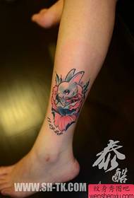 Pigens ben populære søde kanin tatovering mønster