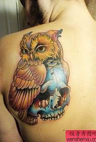 modello di tatuaggio popolare ragazza gufo cool spalle