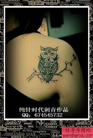 სილამაზის მხრები პოპულარული კლასიკური ტოტემი owl tattoo ნიმუში