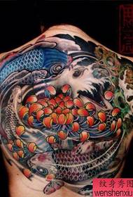 Volver patrón de tatuaje de calamar tradicional clásico popular